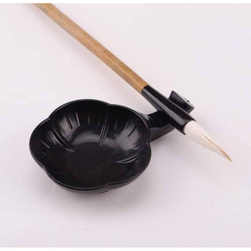  Muỗng đa đăng, vừa đựng mực vừa là gác bút